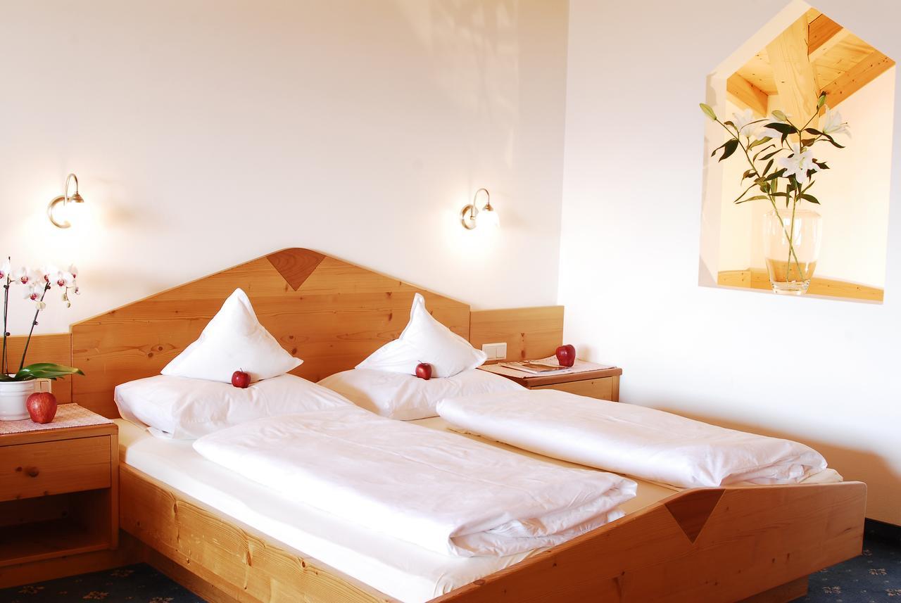 Small Hotel Sonne Tirolo Extérieur photo