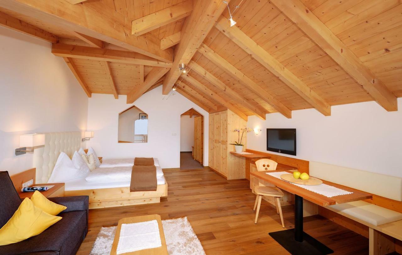 Small Hotel Sonne Tirolo Extérieur photo